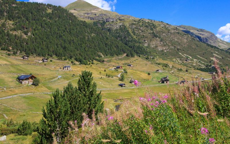 Free trekking Ushuaia The Mountain Hotel Arinsal Free trekking Ushuaia The Mountain Hotel Arinsal