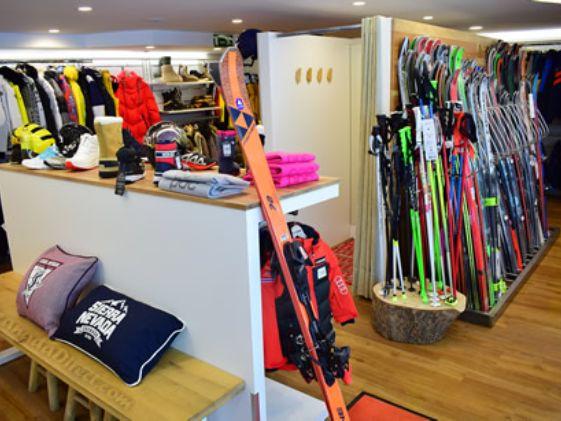 Rental shop for ski equipment and clothing inside the hotel Ushuaia The Mountain Hotel Arinsal Rental shop for ski equipment and clothing inside the hotel Ushuaia The Mountain Hotel Arinsal